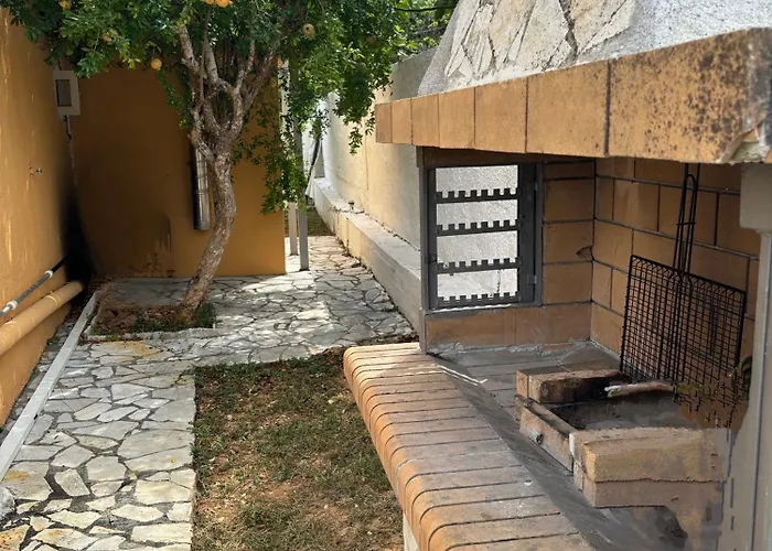 Lazaros Lodge *