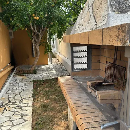 Lazaros Lodge *