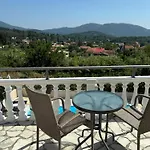 Lodge Lazaros *