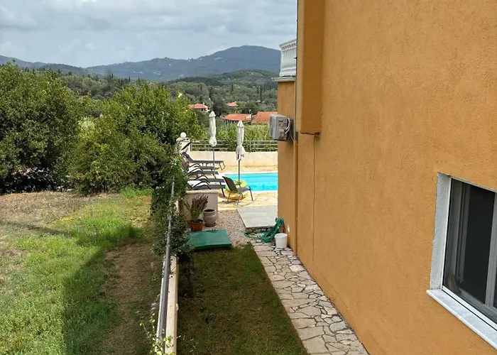山林小屋 Lazaros
